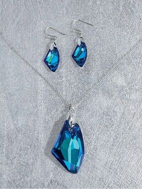 Blue Crystal Teardrop Pendant Necklace & Earrings Set